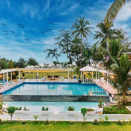 Foxoso La Beach Resort & Spa Goa Velha Esterno foto
