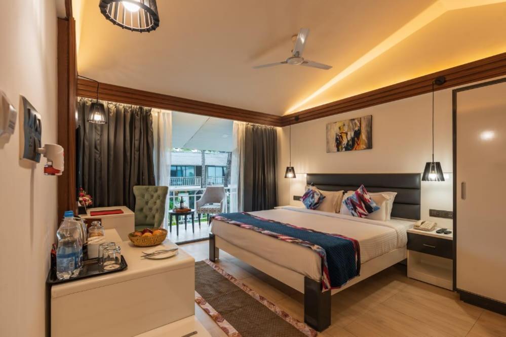 Foxoso La Beach Resort & Spa Goa Velha Esterno foto