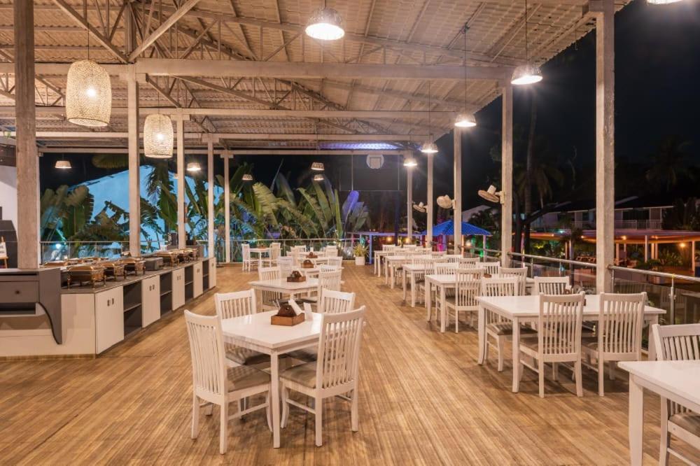 Foxoso La Beach Resort & Spa Goa Velha Esterno foto