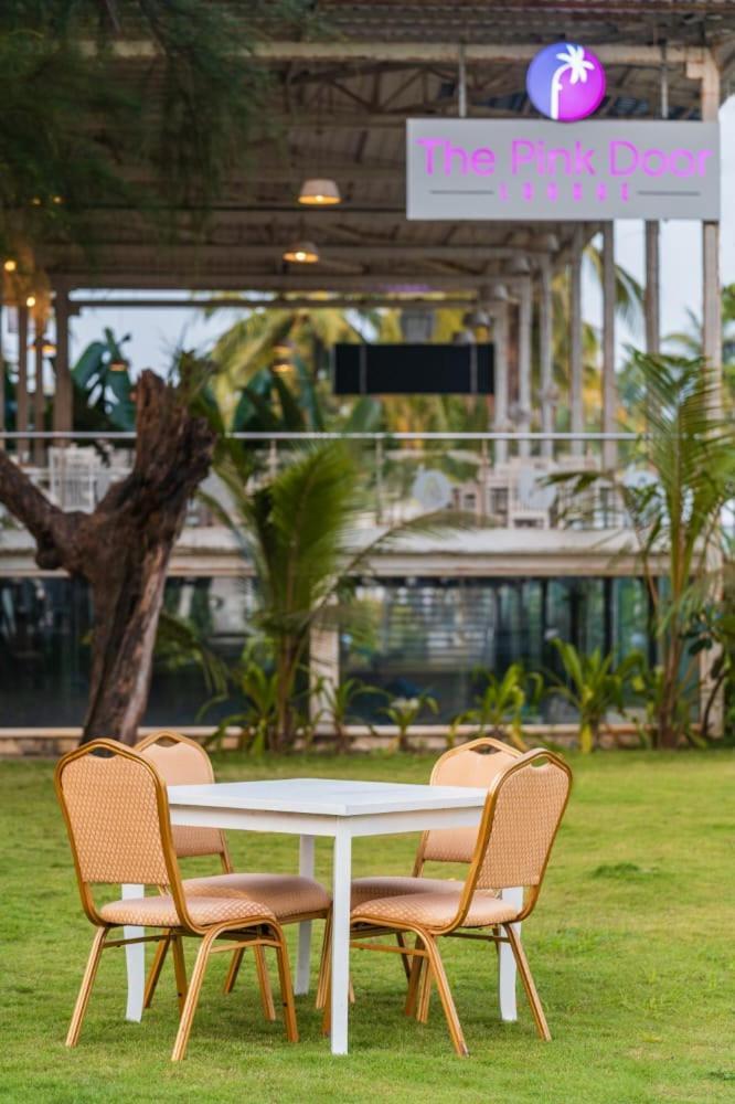 Foxoso La Beach Resort & Spa Goa Velha Esterno foto